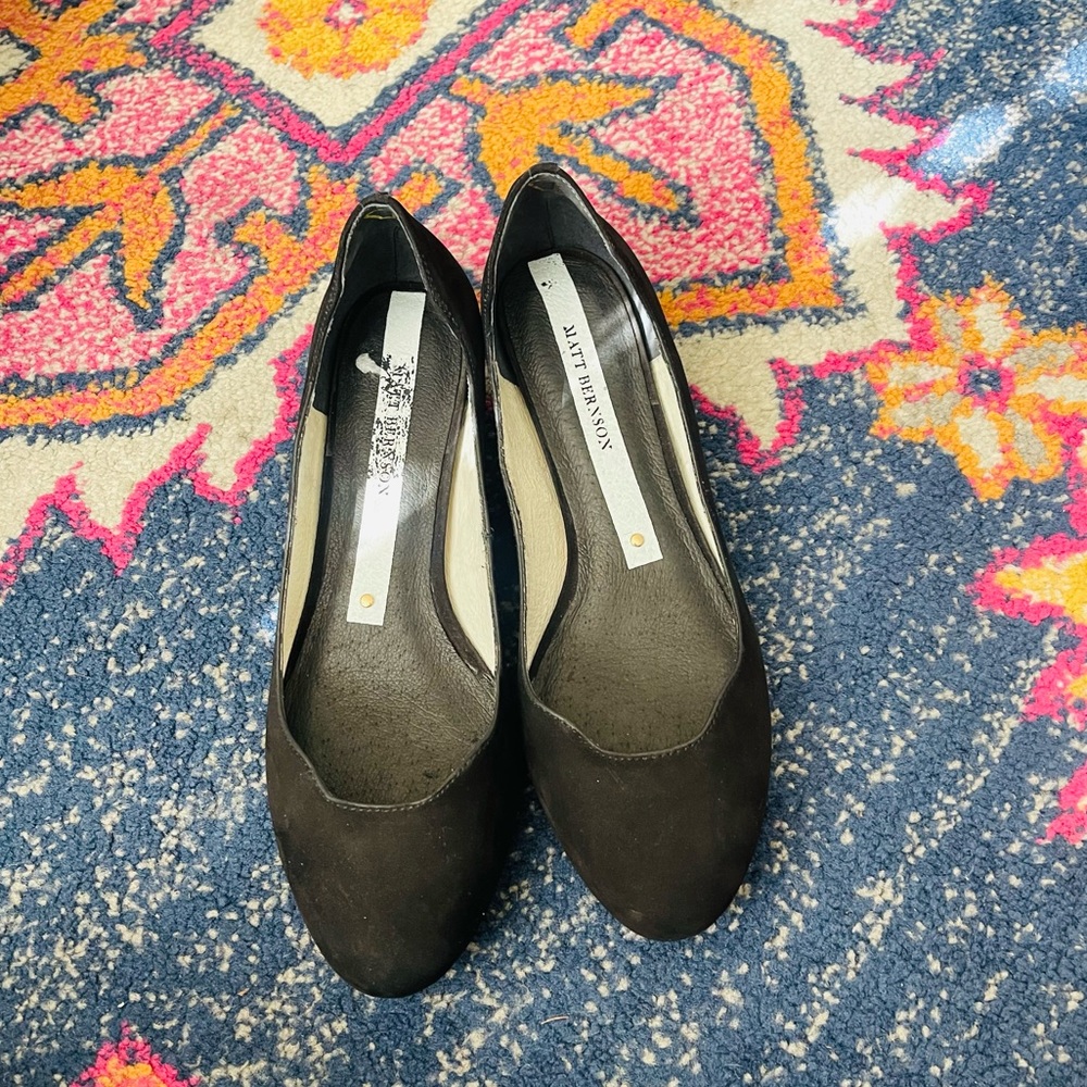Matt Bernson Suede Low Wedge EUC